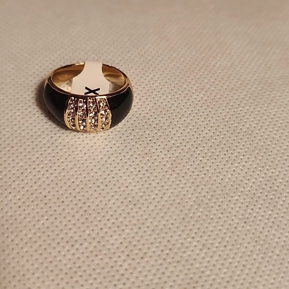 Elegant Black and Gold Toned Ring..with Rhinestones......size 8